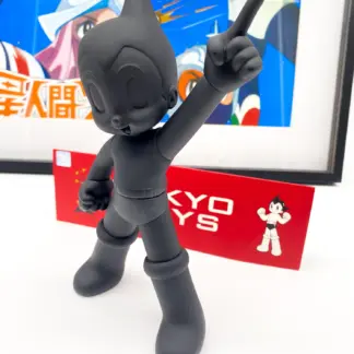 Astro Boy Hope Black vu de trois quarts avec son carton rouge