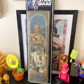 Vue complète du deck Star Wars Droids sur son carton de collection