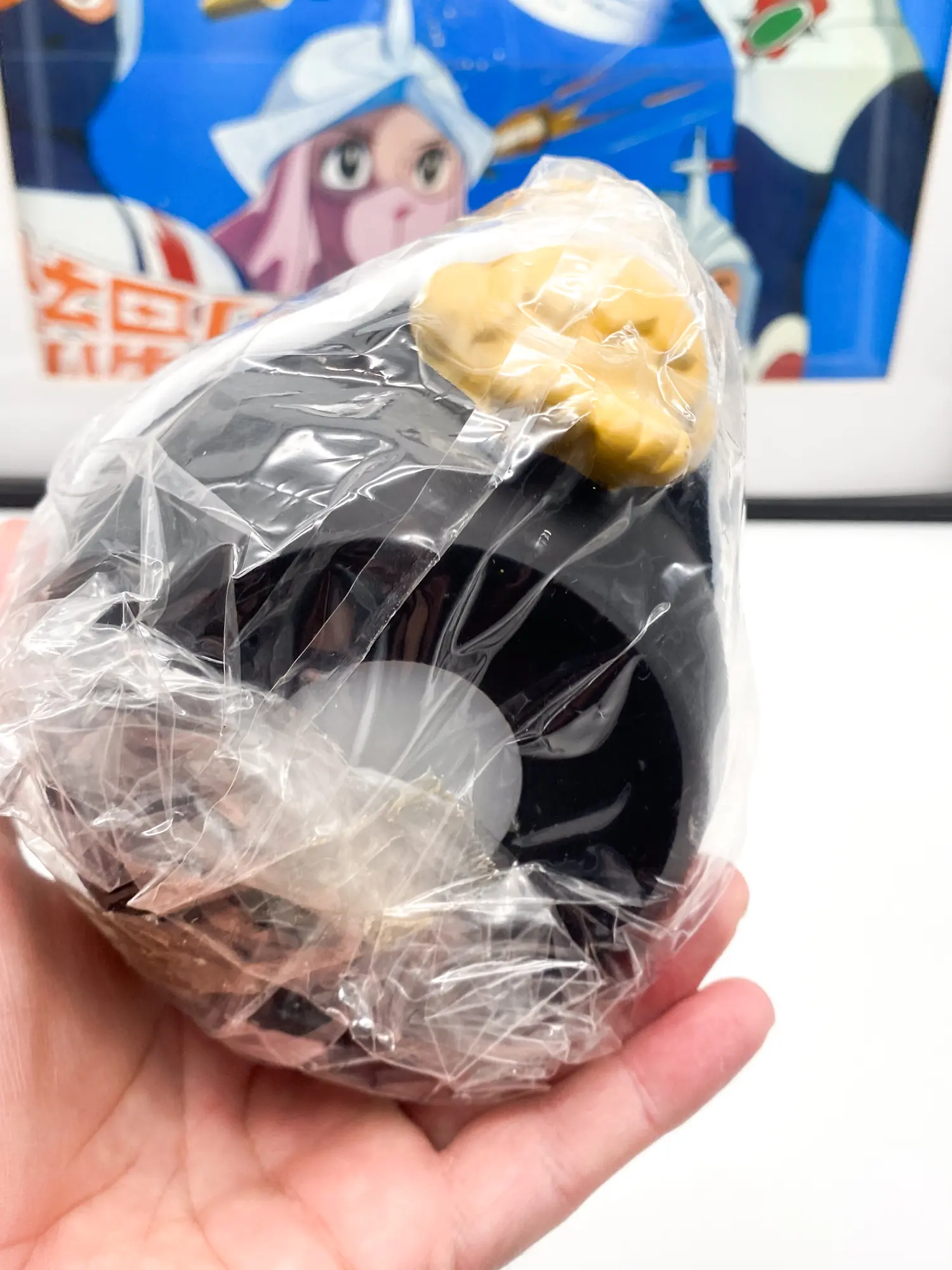 Dessous de la tirelire Diabolo visible à travers le sachet