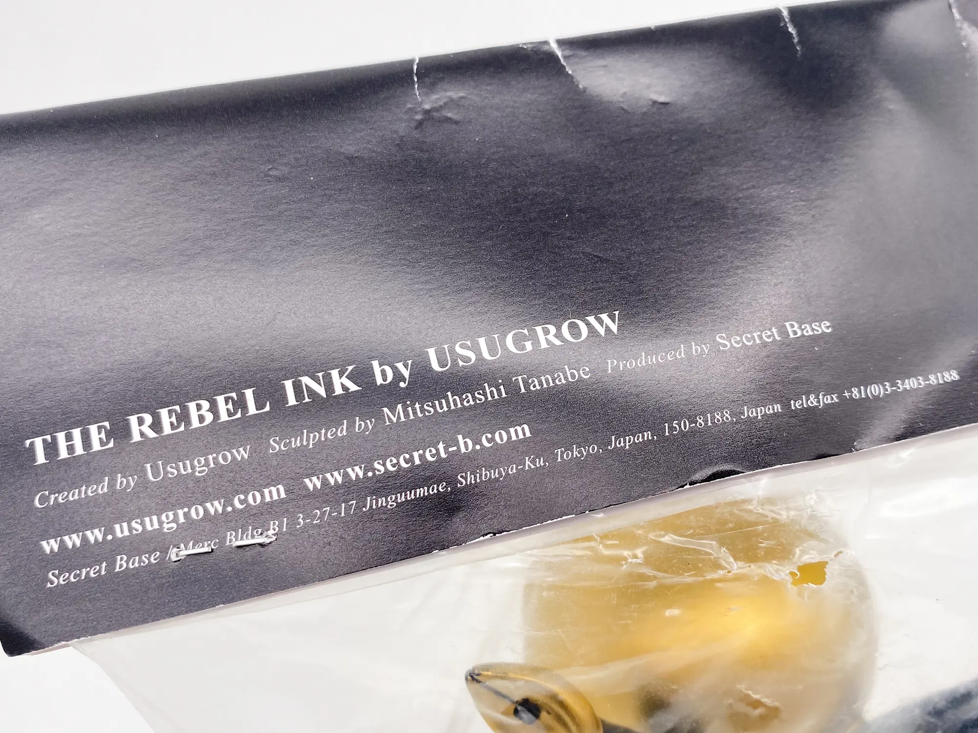 The Rebel Ink by Usugrow, crédits Secret Base, Usugrow et Mitsuhashi Tanabe sur le header