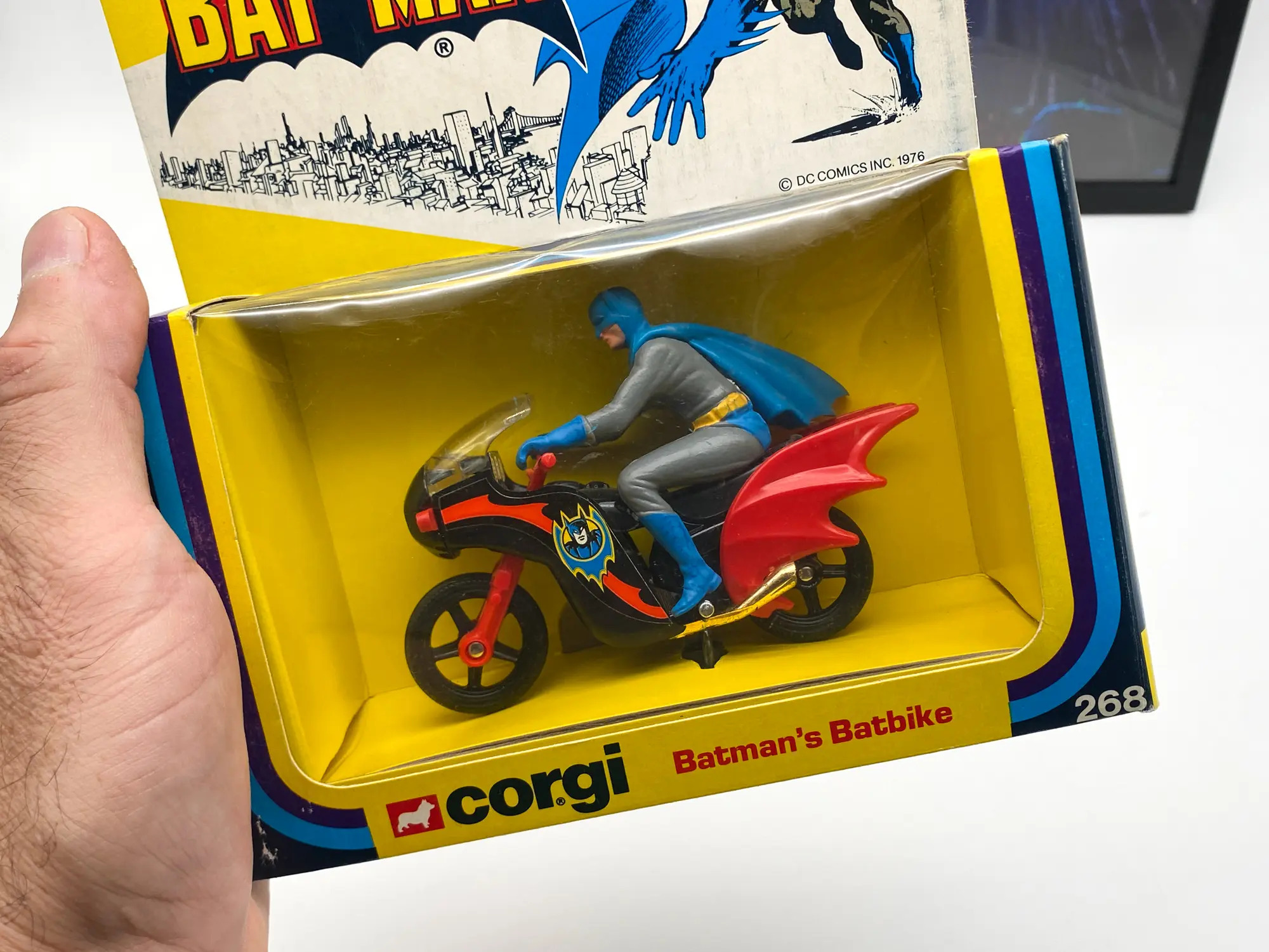 Corgi 268 Batman's Batbike - moto avec sa boîte d'origine, vue 2