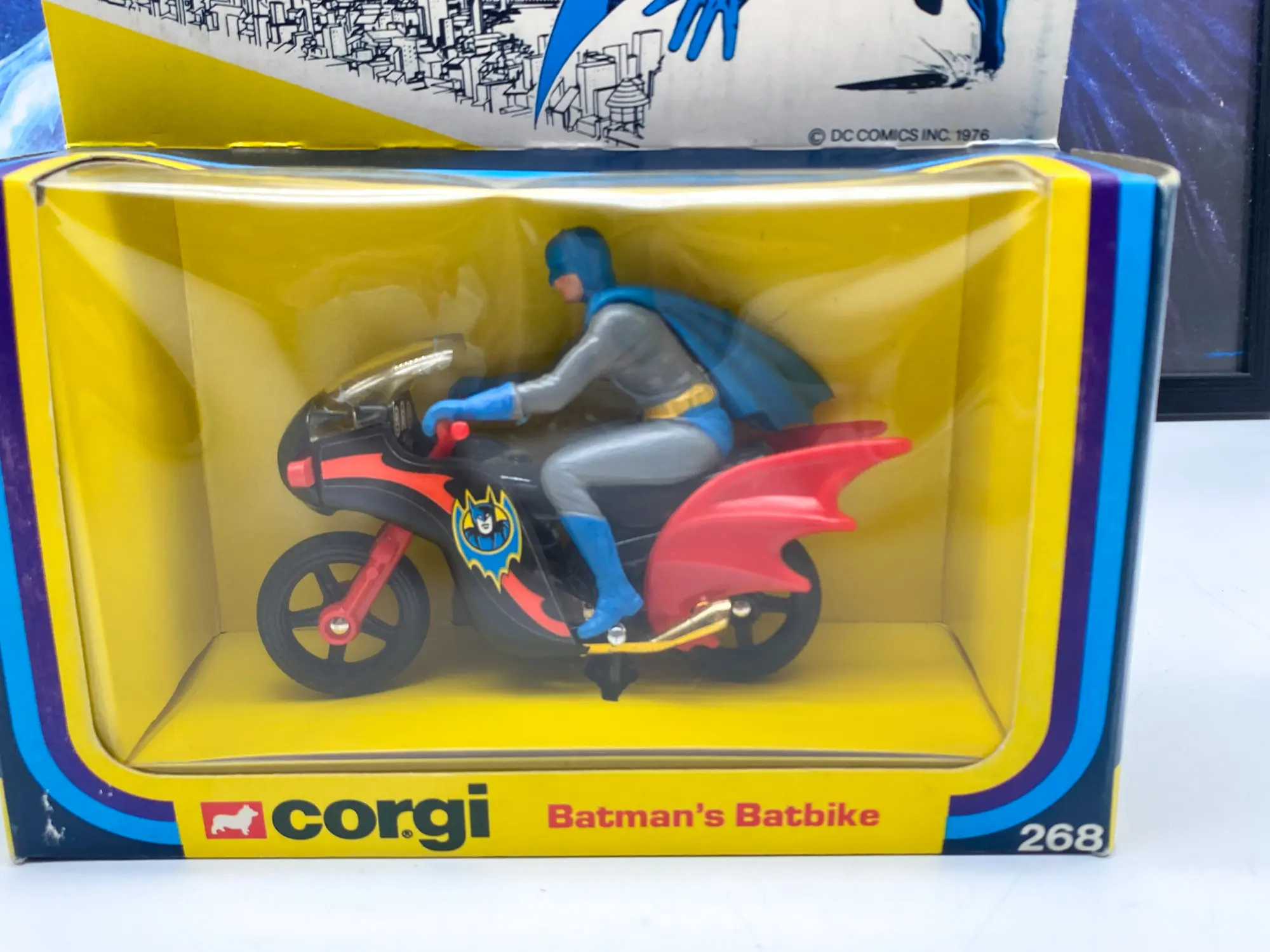 Corgi 268 Batman's Batbike - moto avec sa boîte d'origine, vue 9