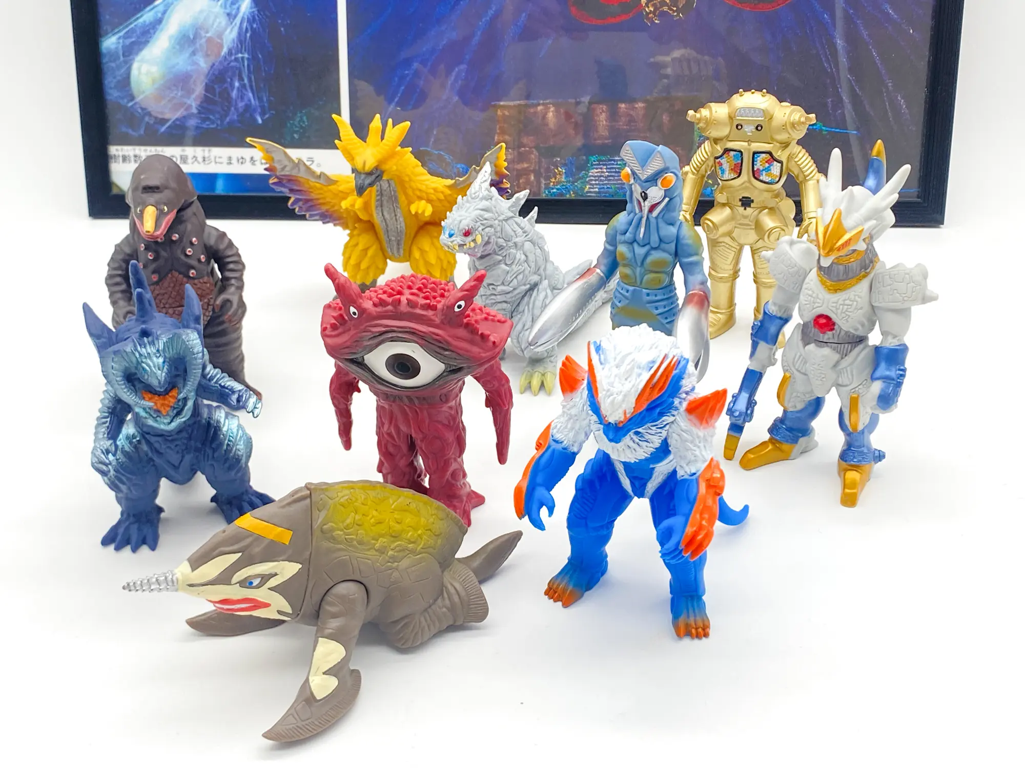 Galactron MK2 et Horoboros, kaijus Ultraman UMS Bandai en sofubi
