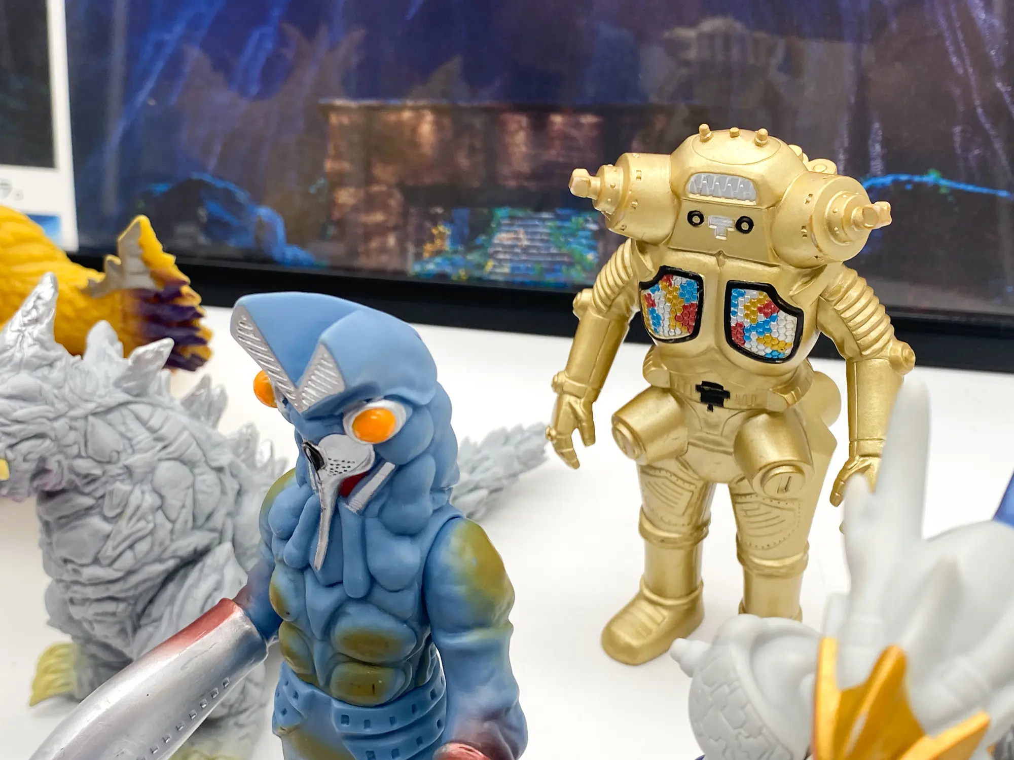 Raibasser et Sphere Geomos, figurines Ultraman UMS Bandai en vinyle souple