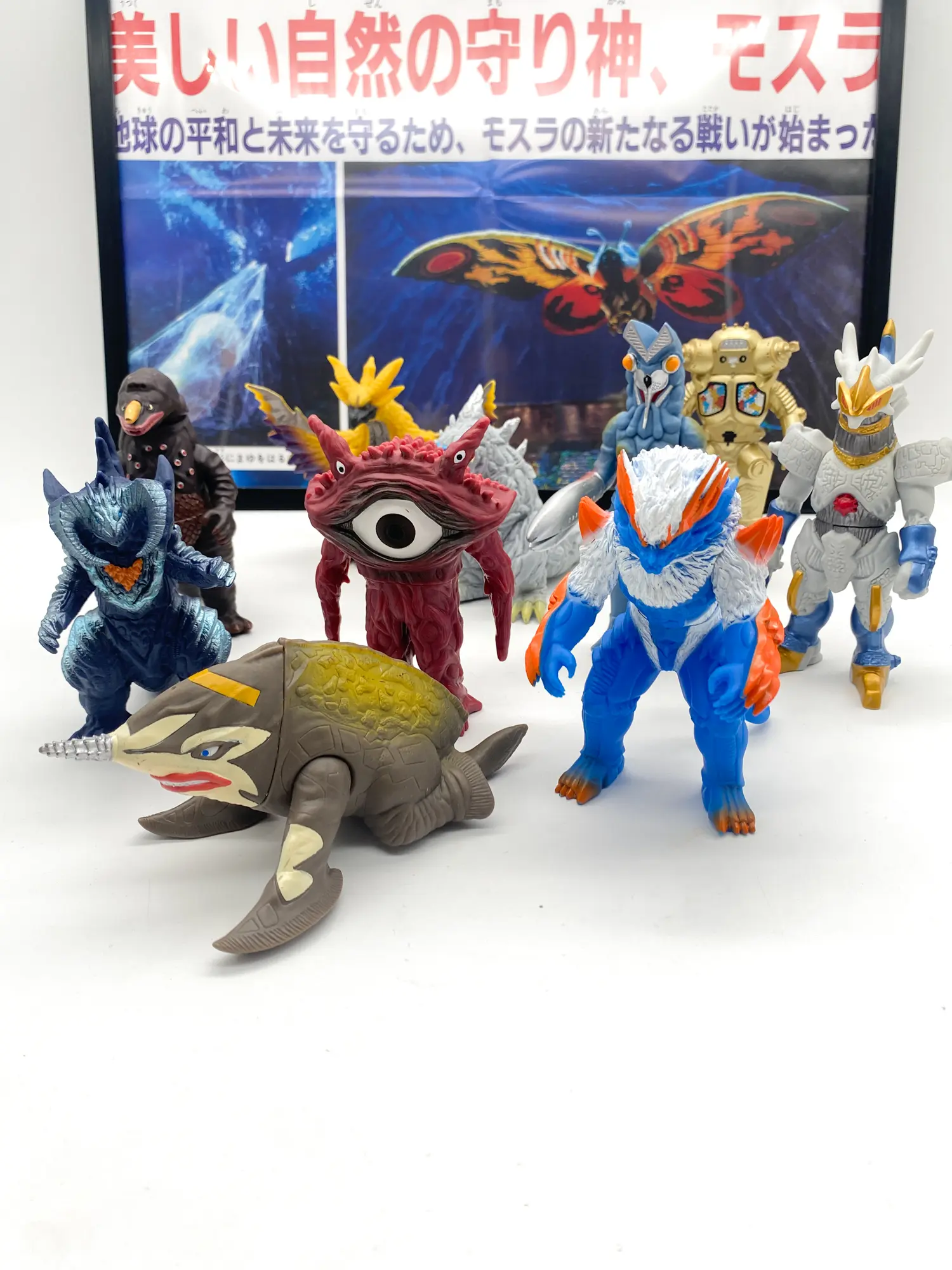 Lot de kaijus Ultraman UMS Bandai avec Oka-Gubila, Metsu-Orga et Raibasser