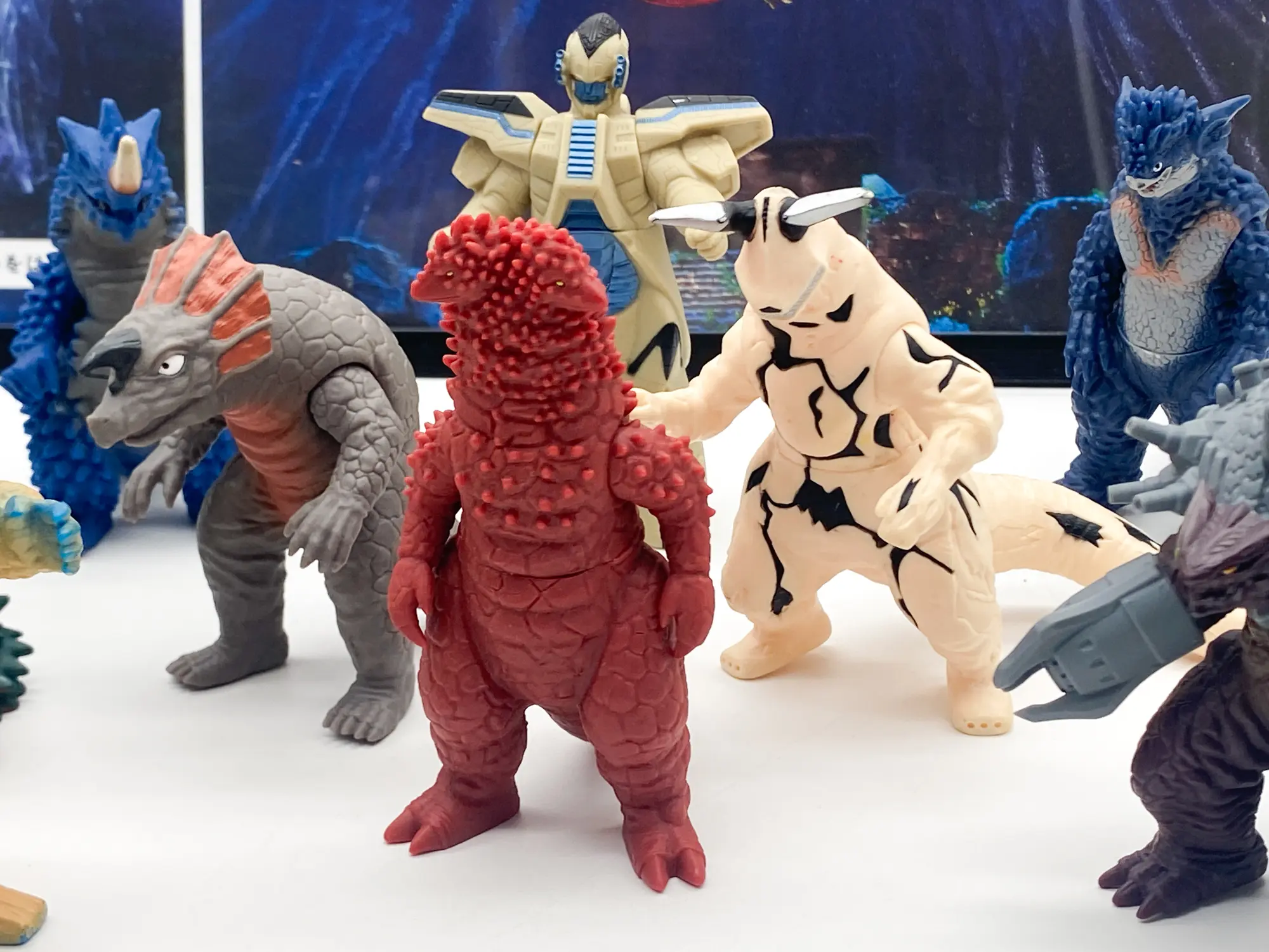 Satan Delos et Darebolic, kaijus Ultraman UMS Bandai en sofubi