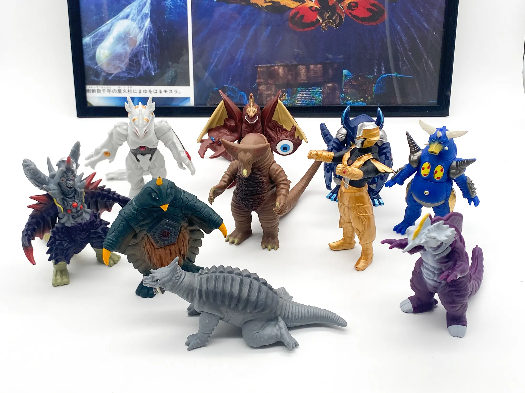 Lot de 10 figurines Ultraman UMS Bandai : Gomora, Bemstar, Five King, Galactron et six autres kaijus