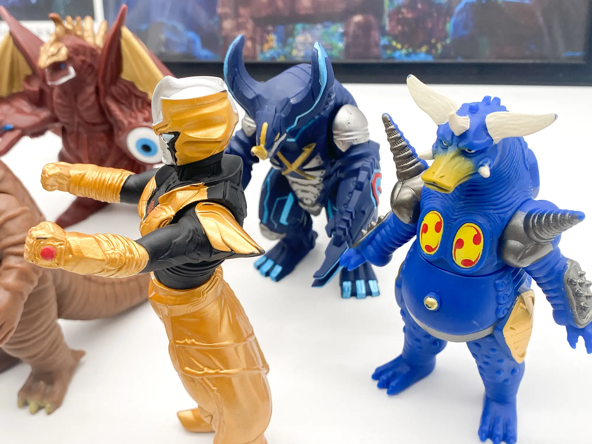 Pagos et Absolute Tartarus, figurines Ultraman UMS Bandai série EX