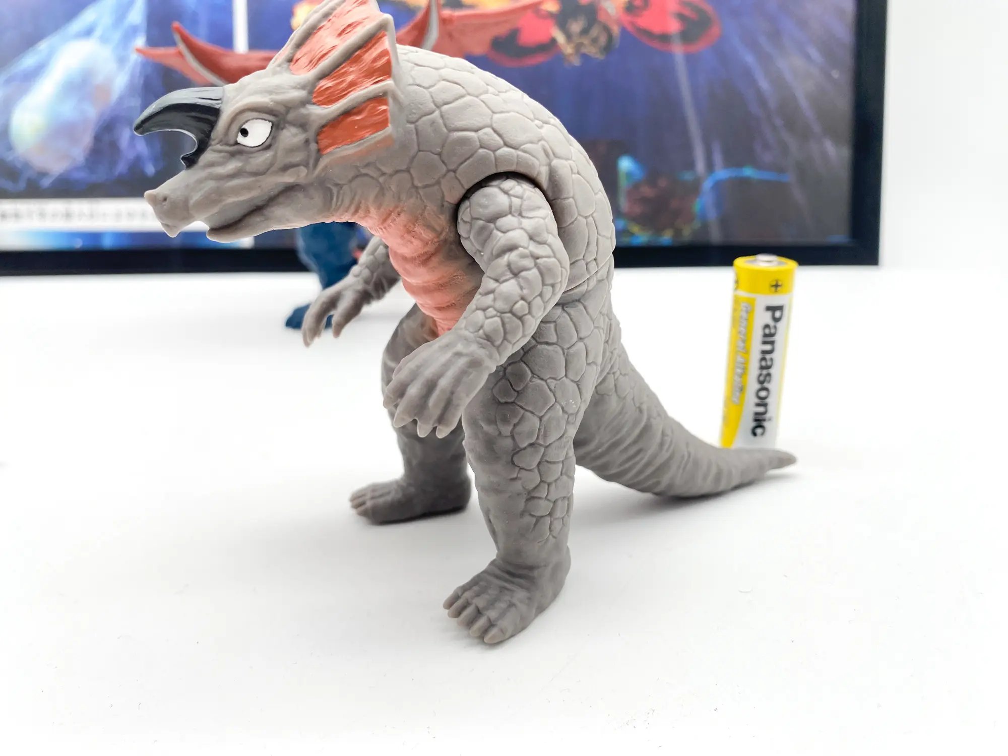 Bandai Ultra Monster 500 Agira soft vinyl kaiju figure, Ultraseven capsule monster